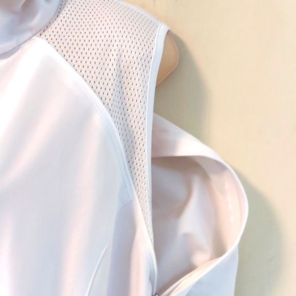 Chico’s Zenergy Golf Convertible Mesh Jacket - Picture 10 of 16